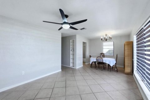 Casa en venta en Port Charlotte, Florida, 2 dormitorios, 83.33 m2 № 2201011 - foto 8