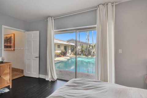 House in Coral Gables, Florida 4 bedrooms, 224.45 sq.m. № 1478001 - photo 8