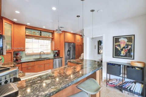 House in Coral Gables, Florida 4 bedrooms, 224.45 sq.m. № 1478001 - photo 5