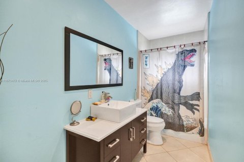 House in Coral Gables, Florida 4 bedrooms, 224.45 sq.m. № 1478001 - photo 12