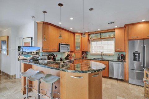 House in Coral Gables, Florida 4 bedrooms, 224.45 sq.m. № 1478001 - photo 4
