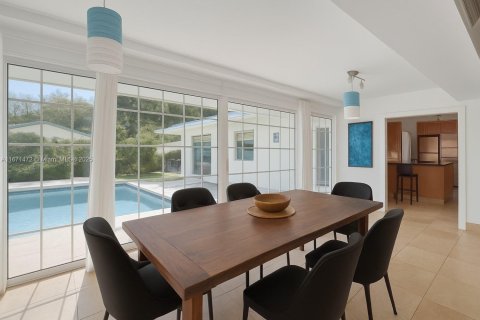 House in Coral Gables, Florida 4 bedrooms, 224.45 sq.m. № 1478001 - photo 9