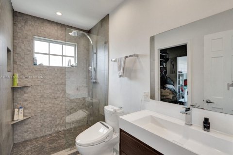 House in Coral Gables, Florida 4 bedrooms, 224.45 sq.m. № 1478001 - photo 15