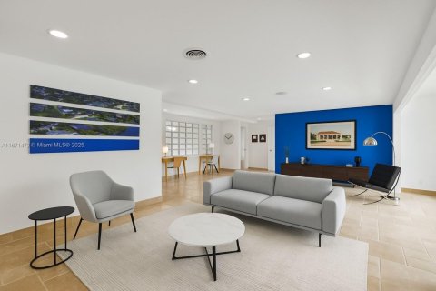 House in Coral Gables, Florida 4 bedrooms, 224.45 sq.m. № 1478001 - photo 11