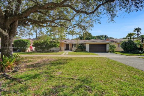 House in Coral Gables, Florida 4 bedrooms, 224.45 sq.m. № 1478001 - photo 19
