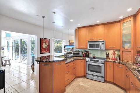 House in Coral Gables, Florida 4 bedrooms, 224.45 sq.m. № 1478001 - photo 6