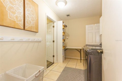 Villa ou maison à vendre à Thonotosassa, Floride: 5 chambres, 240.25 m2 № 2313476 - photo 13