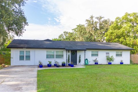 Villa ou maison à Thonotosassa, Floride 5 chambres, 240.25 m2 № 2313476