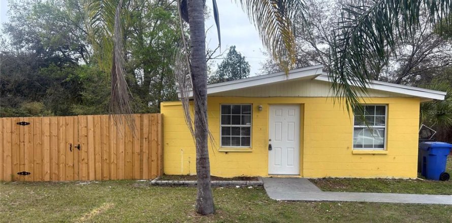 Villa ou maison à Tampa, Floride 4 chambres, 111.2 m2 № 2407144