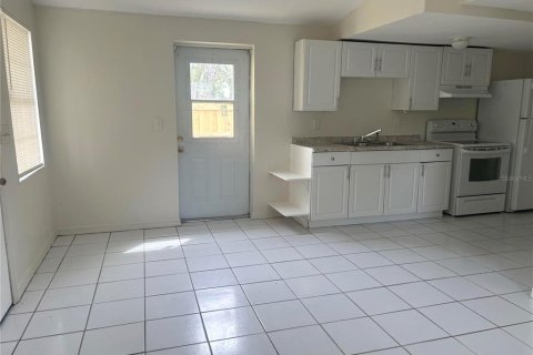 Villa ou maison à vendre à Tampa, Floride: 4 chambres, 111.2 m2 № 2407144 - photo 2