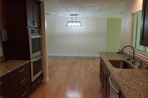 House in Beverly Hills, Florida 2 bedrooms, 157.19 sq.m. № 2347213 - photo 14