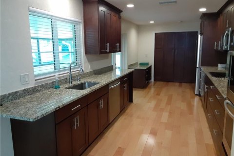 House in Beverly Hills, Florida 2 bedrooms, 157.19 sq.m. № 2347213 - photo 10