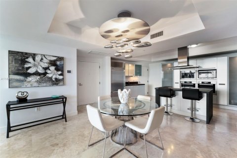 Condo in Sunny Isles Beach, Florida, 2 bedrooms  № 2088507 - photo 11
