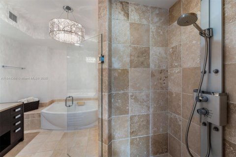 Condo in Sunny Isles Beach, Florida, 2 bedrooms  № 2088507 - photo 22