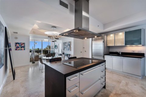 Condo in Sunny Isles Beach, Florida, 2 bedrooms  № 2088507 - photo 13