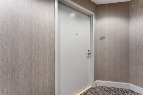 Condo in Sunny Isles Beach, Florida, 2 bedrooms  № 2088507 - photo 29