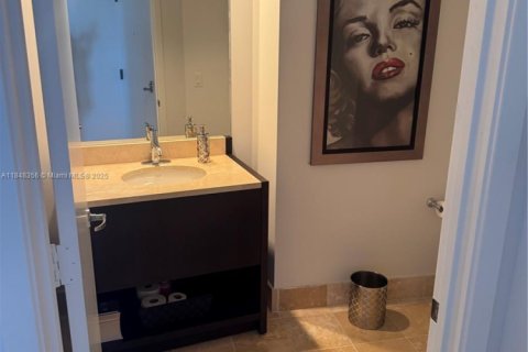 Condo in Sunny Isles Beach, Florida, 2 bedrooms  № 2088507 - photo 27
