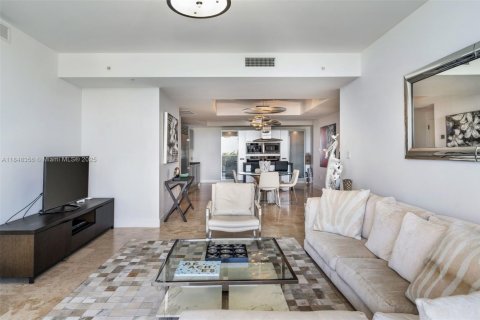 Condo in Sunny Isles Beach, Florida, 2 bedrooms  № 2088507