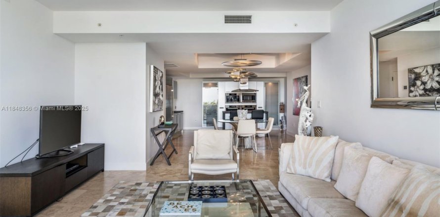 Condo in Sunny Isles Beach, Florida, 2 bedrooms  № 2088507