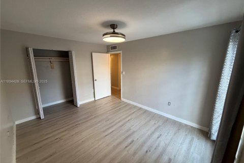 Снять в аренду квартиру в Майами-Лейкс, Флорида 2 спальни, 85.28м2, № 1992704 - фото 7