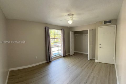 Снять в аренду квартиру в Майами-Лейкс, Флорида 2 спальни, 85.28м2, № 1992704 - фото 3