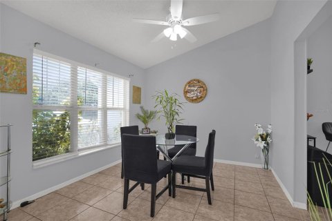 House in Orlando, Florida 4 bedrooms, 177.44 sq.m. № 2216154 - photo 5
