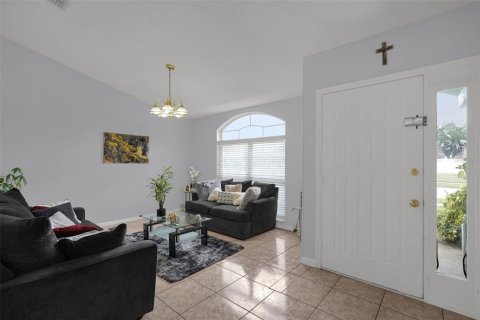 House in Orlando, Florida 4 bedrooms, 177.44 sq.m. № 2216154 - photo 3
