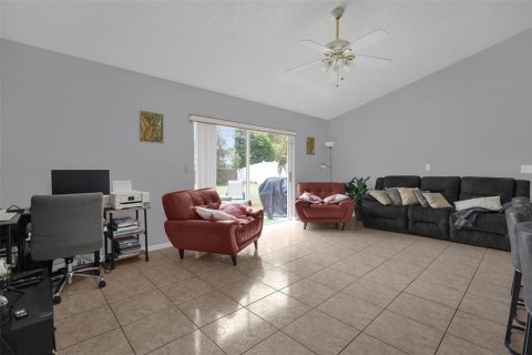 House in Orlando, Florida 4 bedrooms, 177.44 sq.m. № 2216154 - photo 8