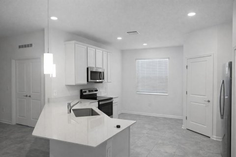 Casa en venta en Kissimmee, Florida, 4 dormitorios, 195.93 m2 № 2215738 - foto 3