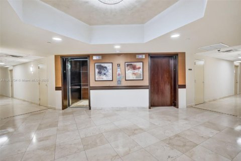 Copropriété à louer à Aventura, Floride: 2 chambres, 126.44 m2 № 1954488 - photo 17