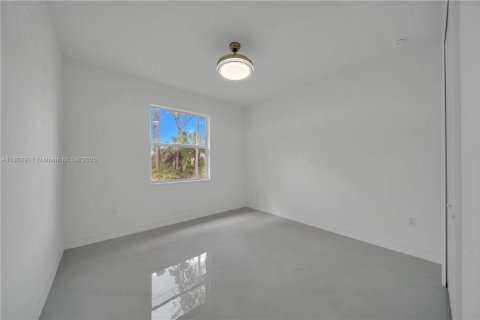 House in Lehigh Acres, Florida 3 bedrooms № 1685846 - photo 16