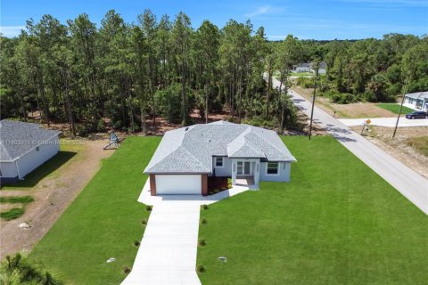 House in Lehigh Acres, Florida 3 bedrooms № 1685846 - photo 1