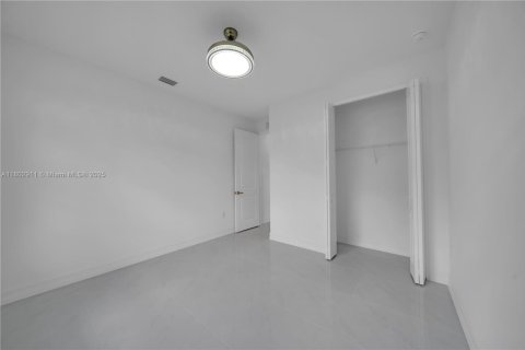 House in Lehigh Acres, Florida 3 bedrooms № 1685846 - photo 14