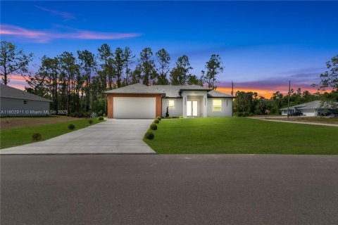 House in Lehigh Acres, Florida 3 bedrooms № 1685846 - photo 3