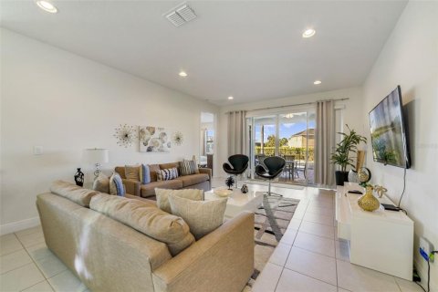 Villa ou maison à vendre à Kissimmee, Floride: 6 chambres, 308.16 m2 № 2135660 - photo 16