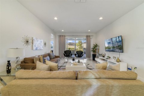 Villa ou maison à vendre à Kissimmee, Floride: 6 chambres, 308.16 m2 № 2135660 - photo 15