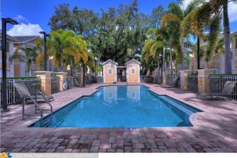 Townhouse in Fort Lauderdale, Florida 3 bedrooms, 172.61 sq.m. № 2382455 - photo 3