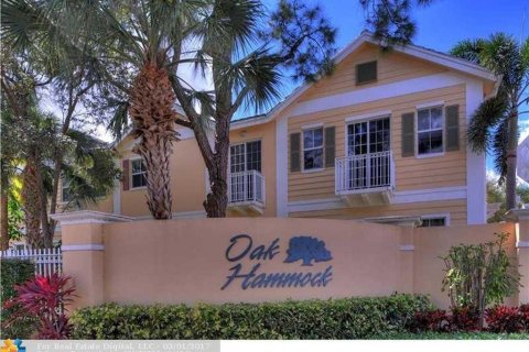 Townhouse in Fort Lauderdale, Florida 3 bedrooms, 172.61 sq.m. № 2382455