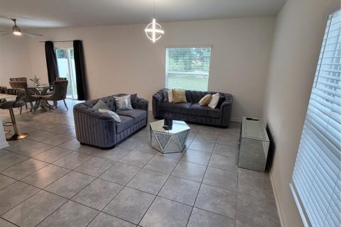 House in Lake Wales, Florida 4 bedrooms, 179.58 sq.m. № 2205097 - photo 3