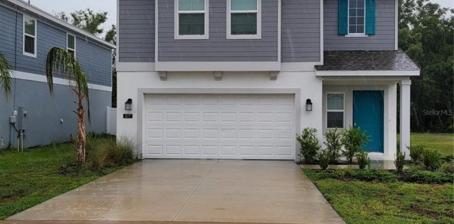 House in Lake Wales, Florida 4 bedrooms, 179.58 sq.m. № 2205097