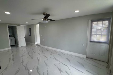 House in Englewood, Florida 2 bedrooms, 98.85 sq.m. № 2123534 - photo 15