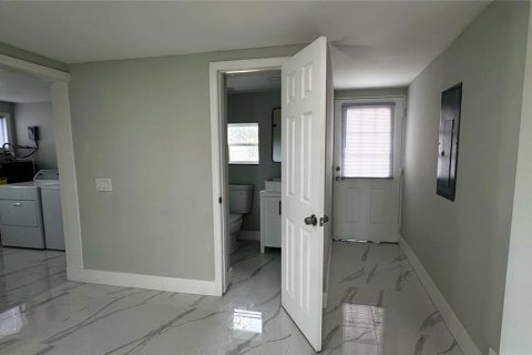 House in Englewood, Florida 2 bedrooms, 98.85 sq.m. № 2123534 - photo 20
