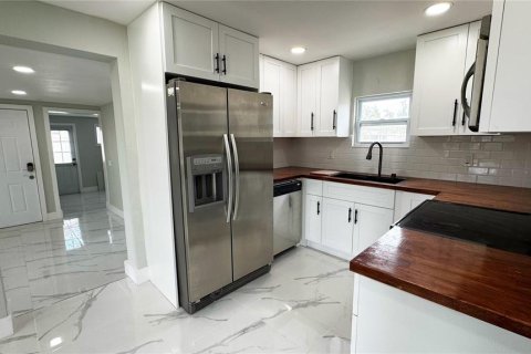 House in Englewood, Florida 2 bedrooms, 98.85 sq.m. № 2123534 - photo 10
