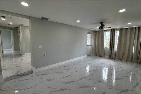 House in Englewood, Florida 2 bedrooms, 98.85 sq.m. № 2123534 - photo 16