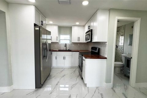 House in Englewood, Florida 2 bedrooms, 98.85 sq.m. № 2123534 - photo 9