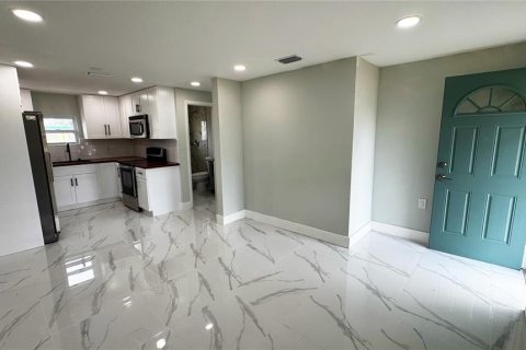 House in Englewood, Florida 2 bedrooms, 98.85 sq.m. № 2123534 - photo 5
