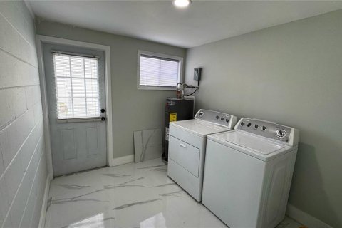 House in Englewood, Florida 2 bedrooms, 98.85 sq.m. № 2123534 - photo 21