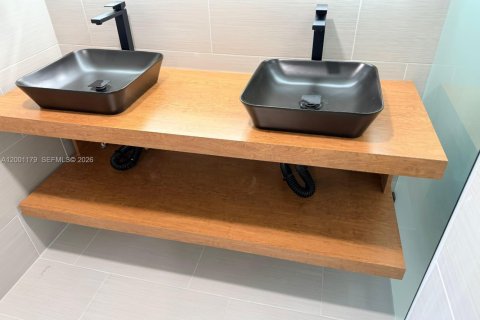 Снять в аренду виллу или дом в Майами, Флорида 3 спальни, 259.2м2, № 2065828 - фото 15