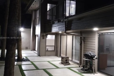 Снять в аренду виллу или дом в Майами, Флорида 3 спальни, 259.2м2, № 2065828 - фото 3