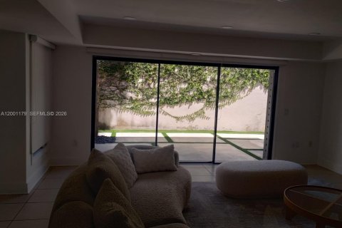 Снять в аренду виллу или дом в Майами, Флорида 3 спальни, 259.2м2, № 2065828 - фото 11